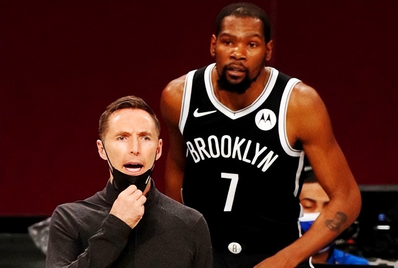 尽管他以低 尽管他以低